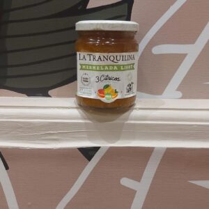 Mermalada tres cítrico con stevia Sin tacc .
  La Tranquilinma x 330 grs.